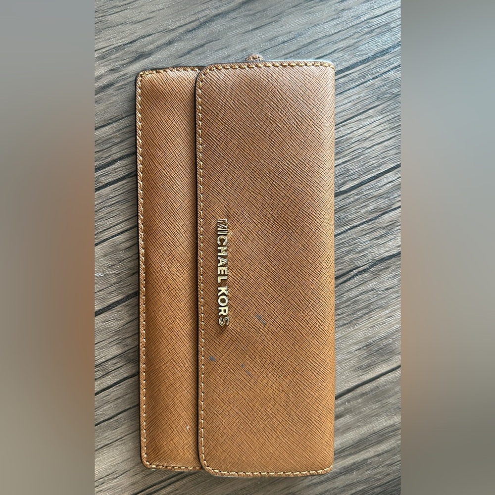 Born Michael kors wallet